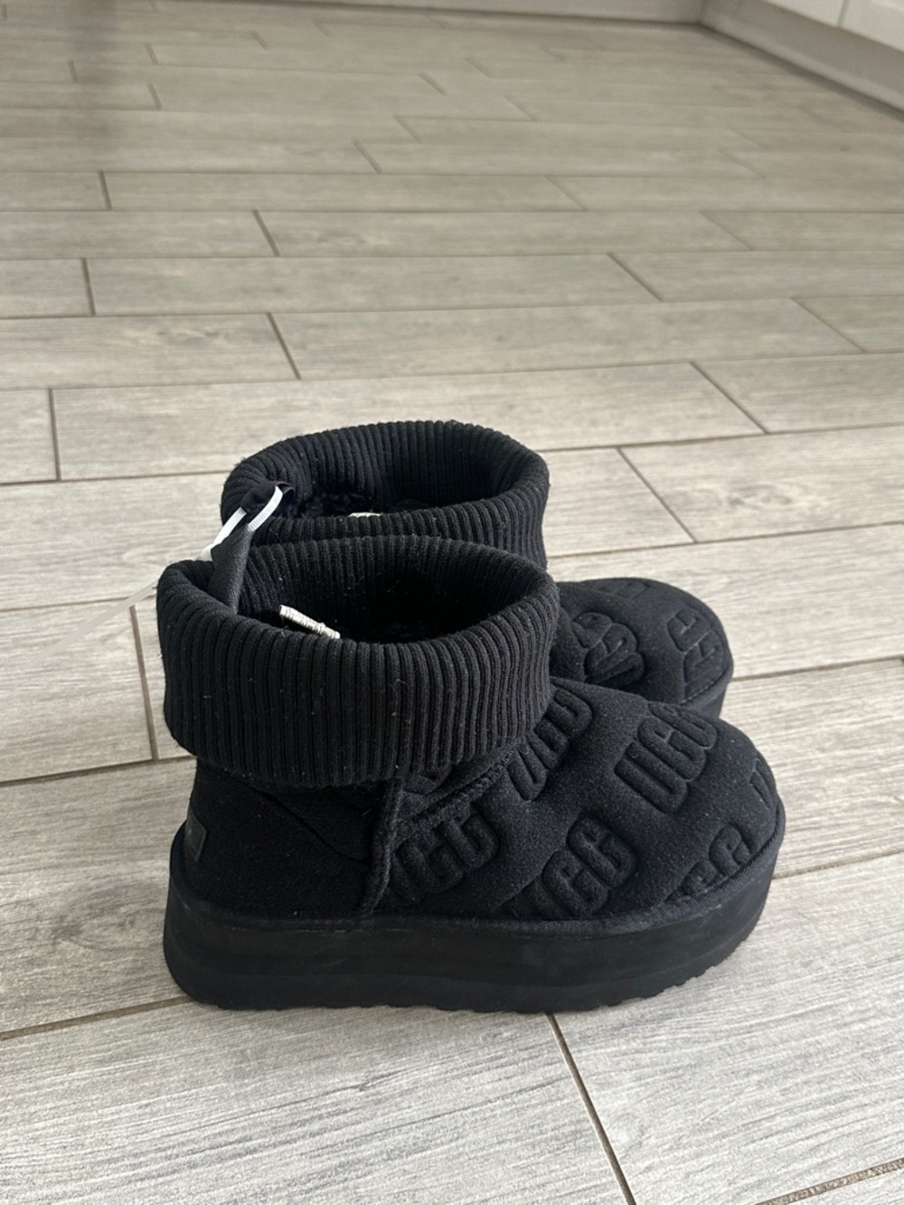 UGG Classic Mini Platform Felted Black Boots New! - Picture 6 of 10